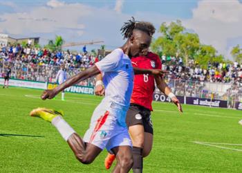 صدمة قبل القمة لاعب منتخب مصر يغادر مباراة جنوب السودان مصاب ا