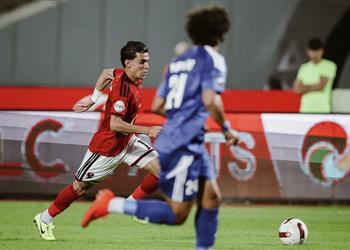 فيديو الأهلي يهزم سموحة بصعوبة في الدوري المصري