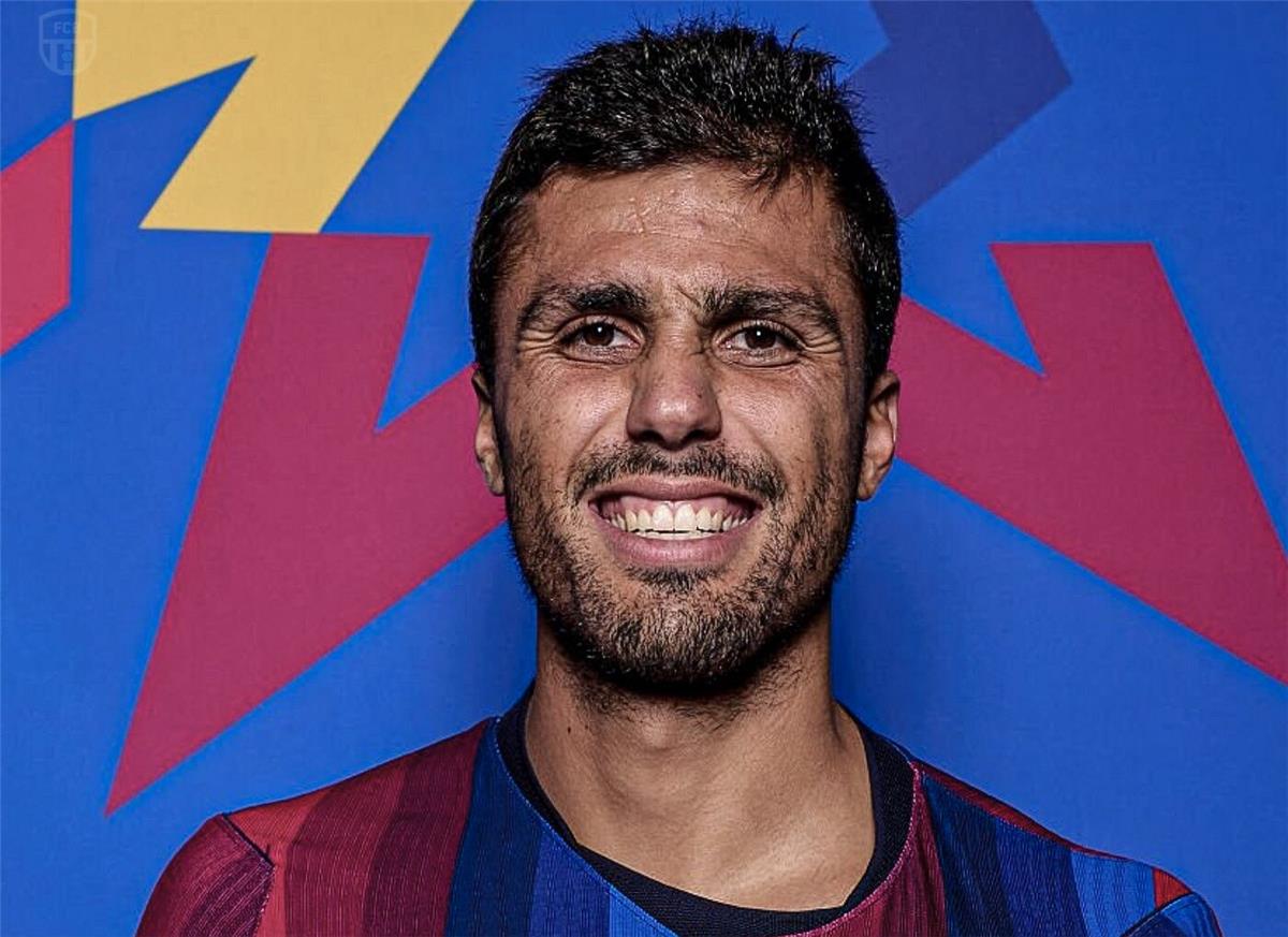 رودري يوجه لـ برشلونة دفعة قوية قبل مباراة فالنسيا في الدوري الإسباني 