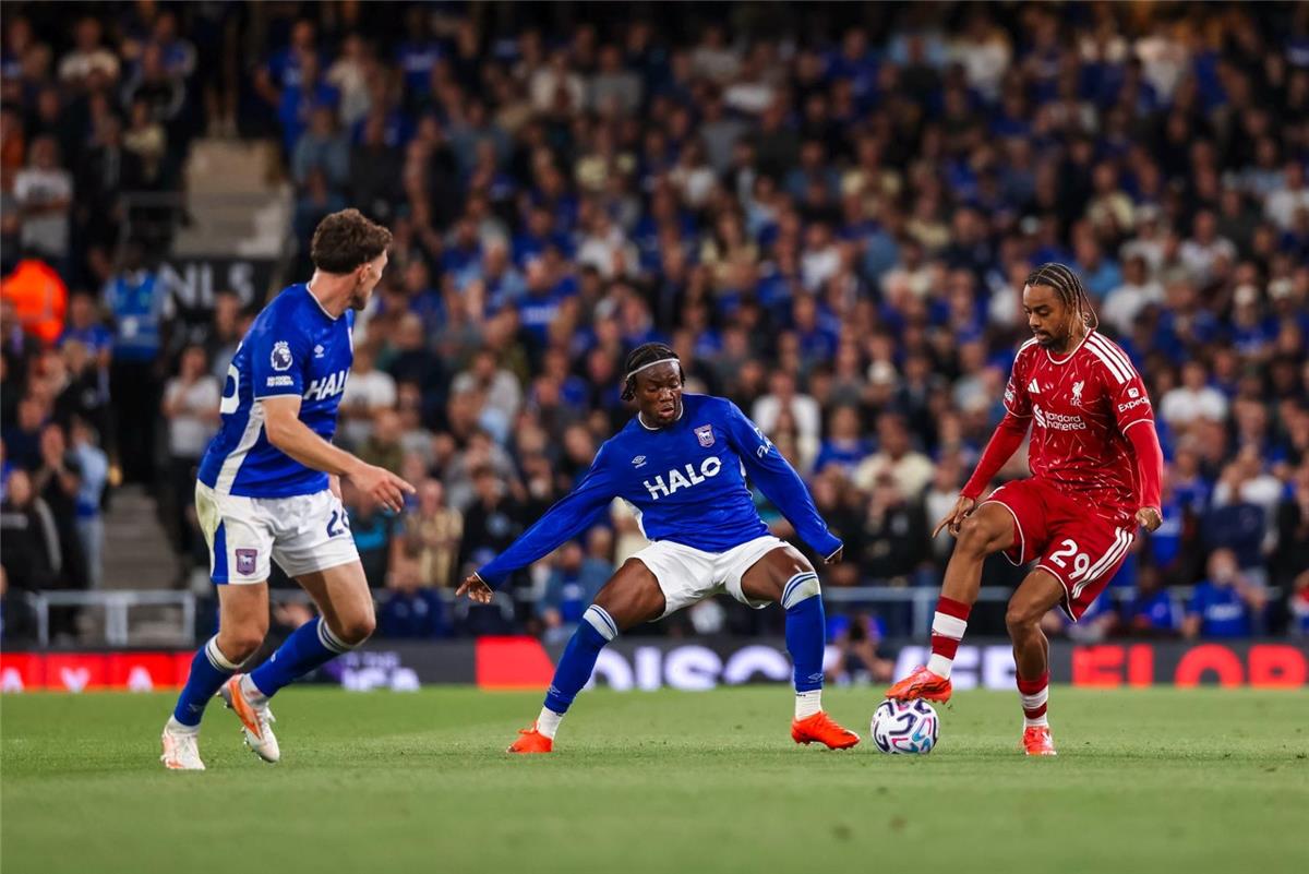 ترتيب الدوري الإنجليزي بعد فوز ليفربول على إيبسويتش تاون