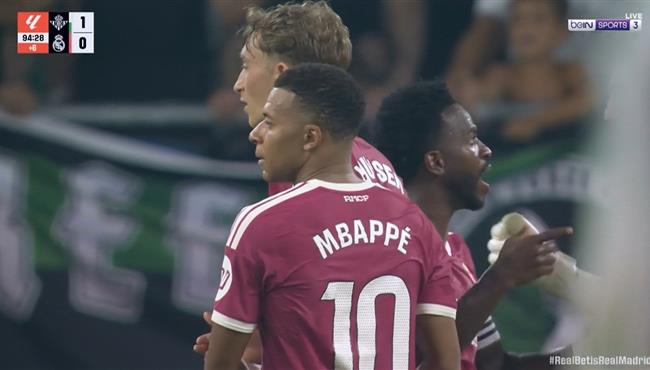 مبابي يهدر ركلة جزاء في الوقت القاتل امام ريال بيتيس بالدوري الاسباني
