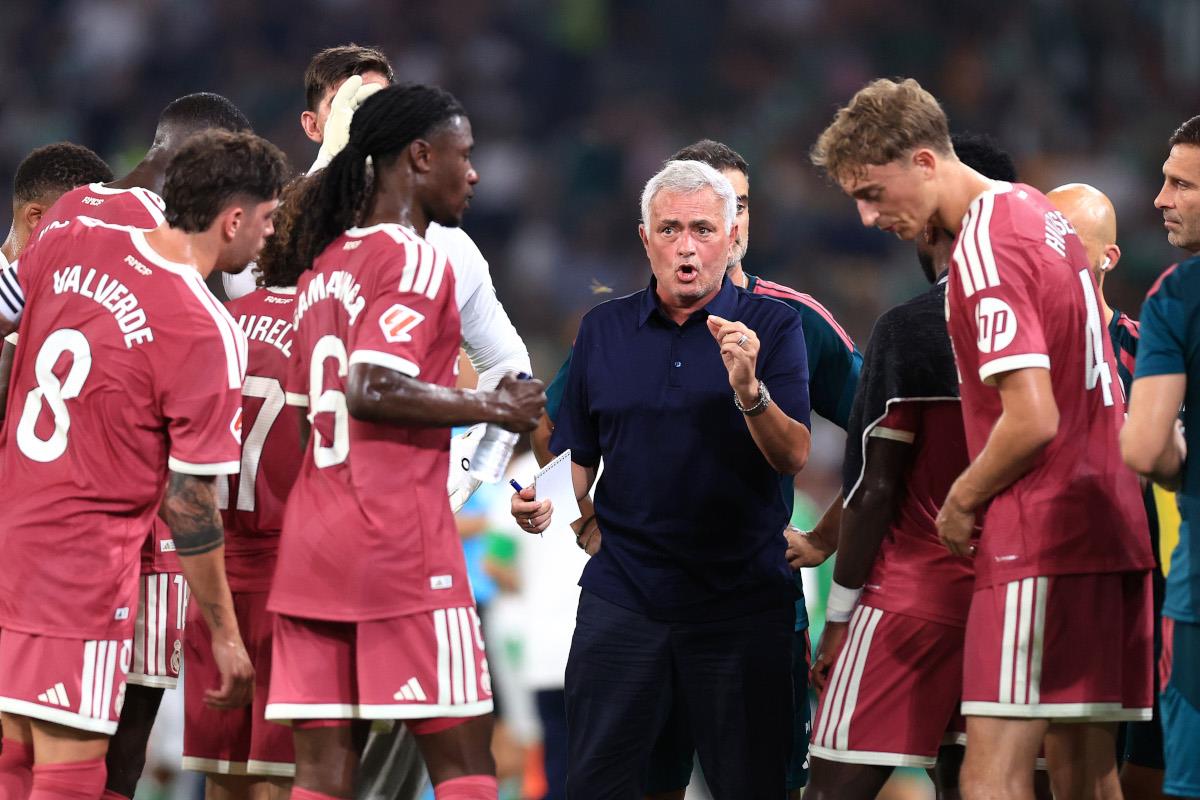 آس: مورينيو يواجه أزمة في تشكيل ريال مدريد قبل مواجهة إنتر ميلان 