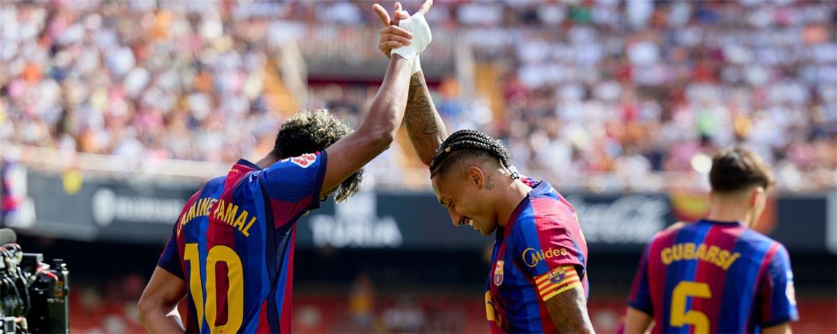 حكم مباراة برشلونة وفينورد في دوري أبطال أوروبا 