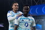 الخسارة الأولى.. الهلال يسقط أمام نيوم بثنائية في الدوري السعودي 