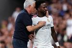 فيديو | تصرف مثير من مورينيو تجاه فينيسيوس جونيور خلال مباراة ريال مدريد وإنتر ميلان