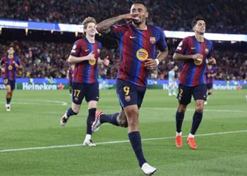 فيديو ستين يسجل هدف فينورد الأول وجيسوس يرد بالخامس لـ برشلونة
