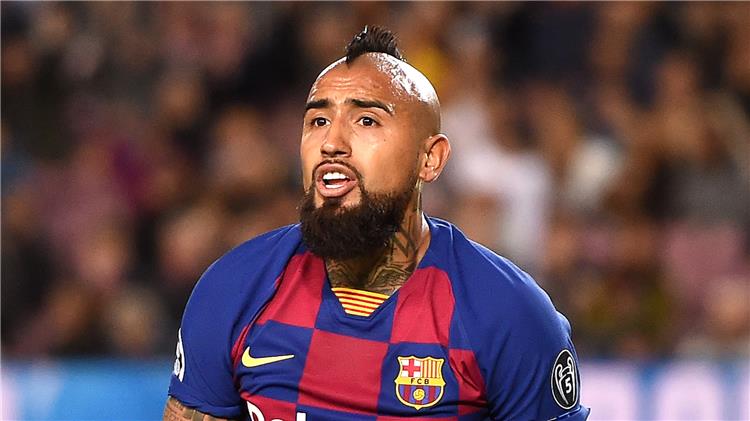 ارتورو فيدال لاعب وسط برشلونة