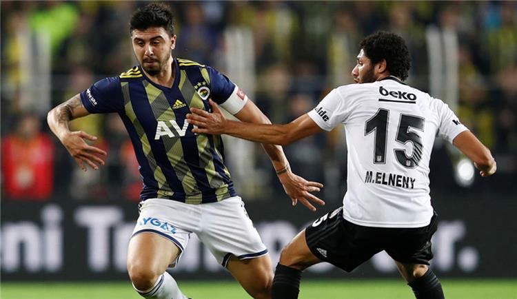 محمد النني في مباراة بشكتاش وفناربخشة في الدوري التركي