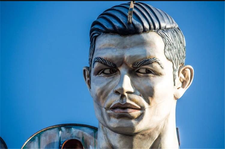 وجه تمثال رونالدو