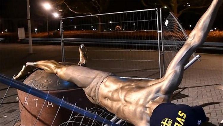 تحطيم تمثال زلاتان ابراهيموفيتش في مالمو