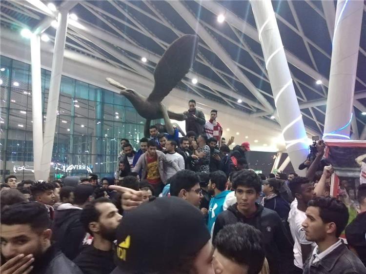 جماهير الزمالك في مطار القاهرة
