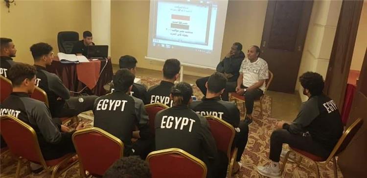 اجتماع جمال محمد علي مع منتخب مصر للشباب