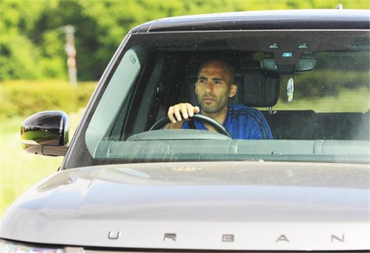 لاعب مانشستر يونايتد قبل الخضوع لـ اختبارات فيروس كورونا