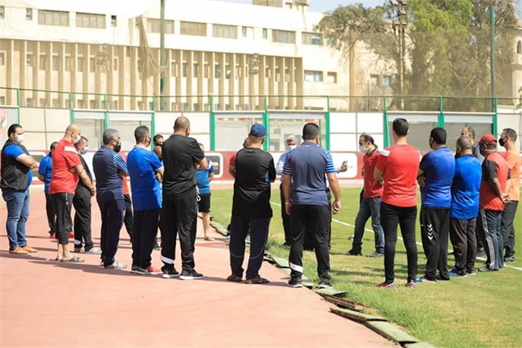 إجتماع سيد عبد الحفيظ مع عمال وموظفين الأهلي