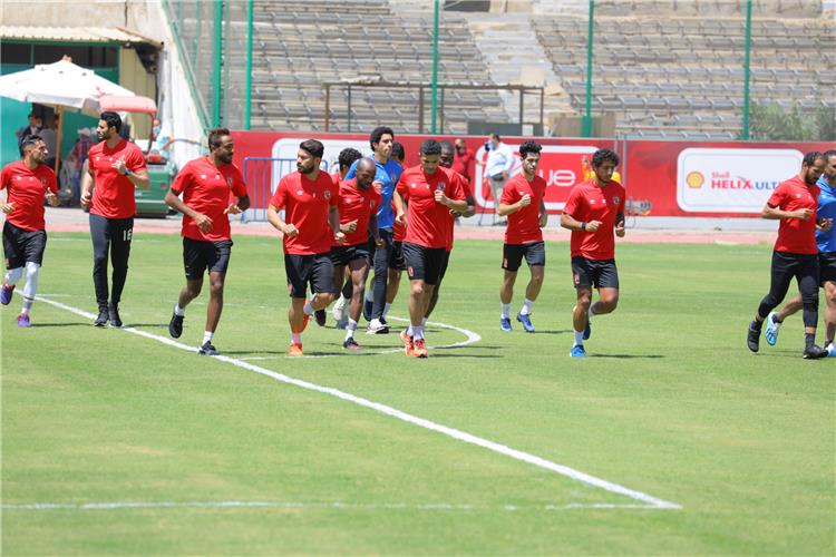 تدريبات المجموعة الثانية من لاعبي الأهلي