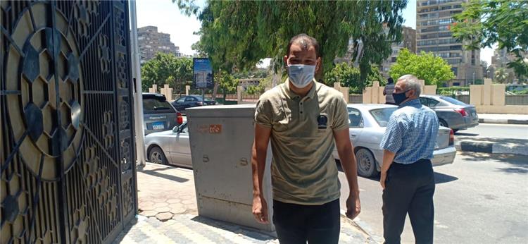 عبد الله رجب مدرب الانتاج الحربى يصل اجتماع اتحاد الكرة