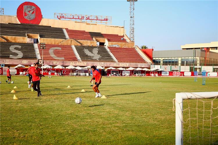 فقرة فنية للاعبي الأهلي