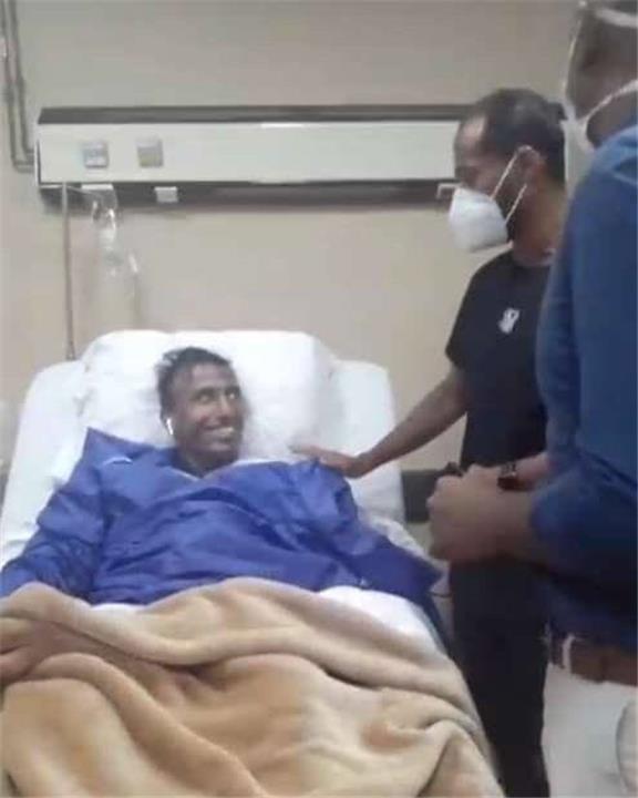 وليد سليمان يزور محمد عبد الشافي في المستشفى