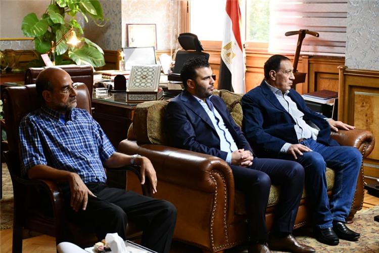 أشرف صبحي يجتمع مع رابطة الأندية
