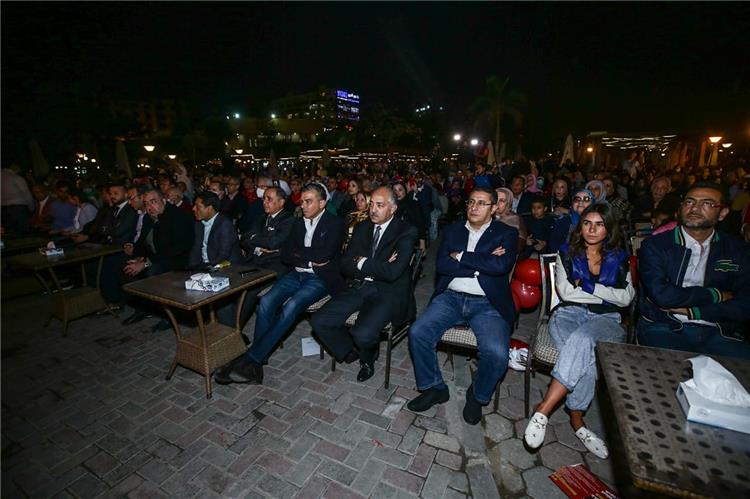 الخطيب خلال الندوه