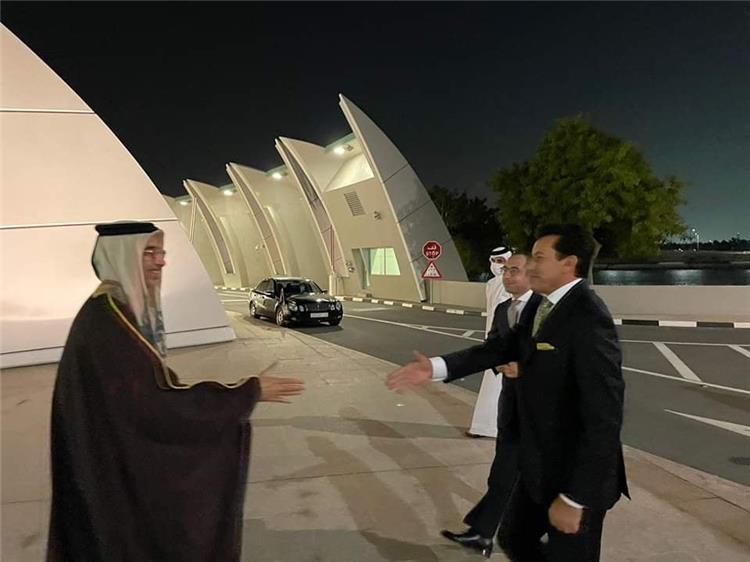 وزير الرياضة خلال وصوله قطر لحضور افتتاح بطولة كأس العرب
