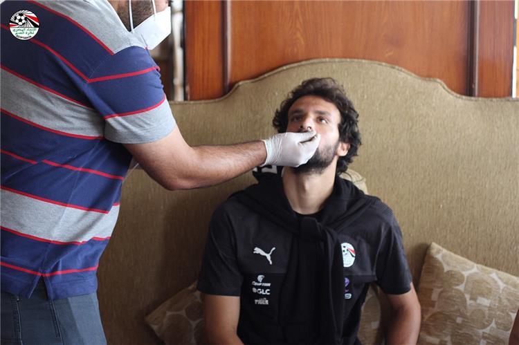 لاعبو منتخب مصر خلال المسحة الطبية