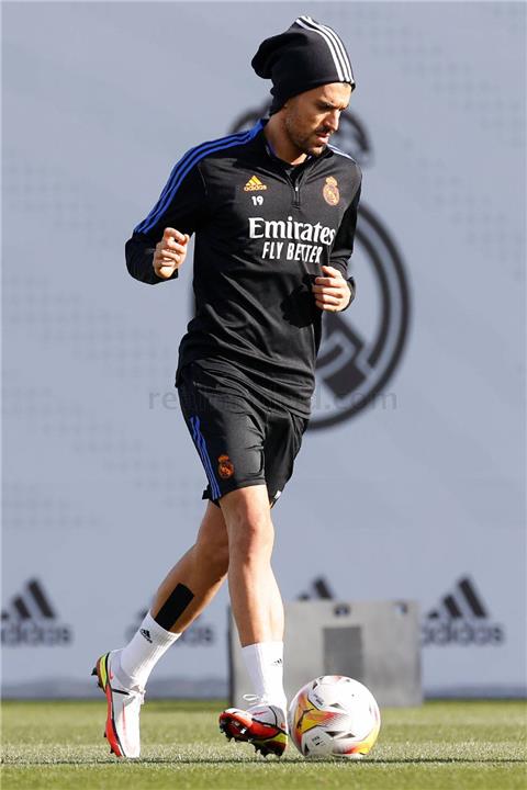 سيبايوس في تدريبات ريال مدريد