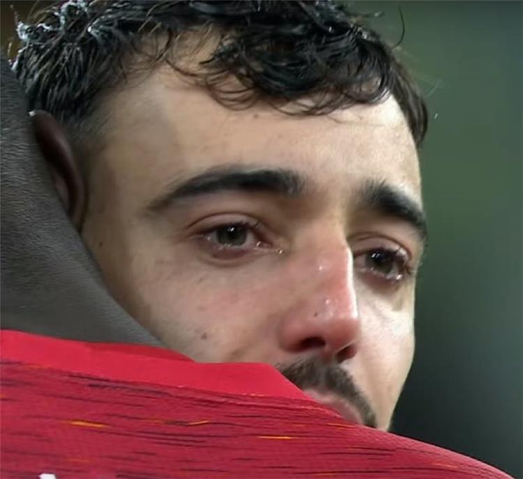 بكاء برونو فرنانديز بعد خسارة نهائي الدوري الأوروبي