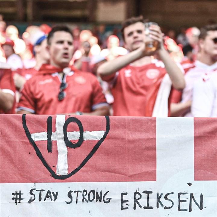 جماهير الدنمارك تدعم إريكسن