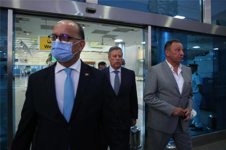 الخطيب يستقبل بعثة الترجي في مطار القاهرة