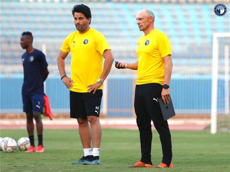 جونياس مع لاعبي بيراميدز