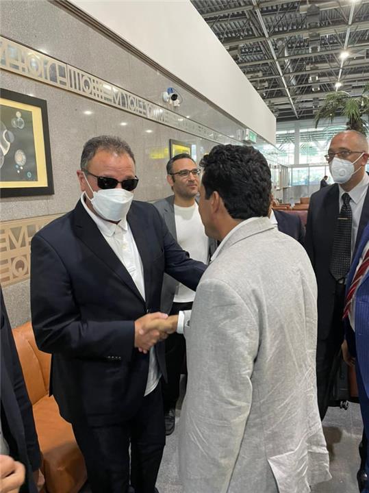 وزير الرياضة خلال استقبال بعثة الأهلي بالمطار
