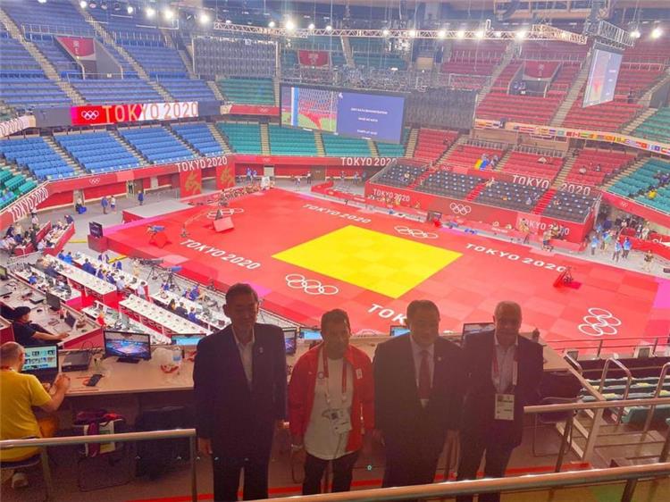 أشرف صبحي وزير الرياضة مع رئيس اللجنة الأولمبية اليابانية