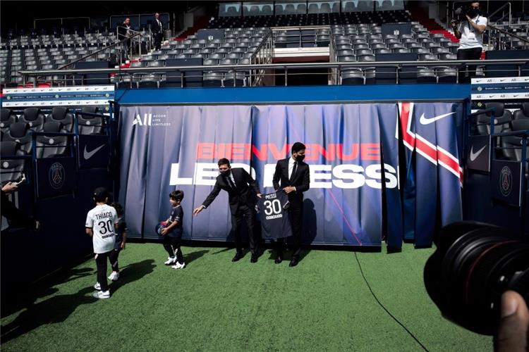 ناصر الخليفي وليونيل ميسي