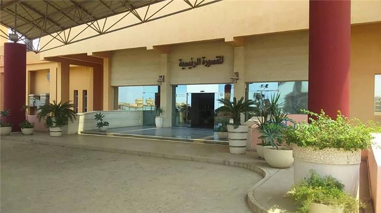 مدخل المقصورة الرئيسية