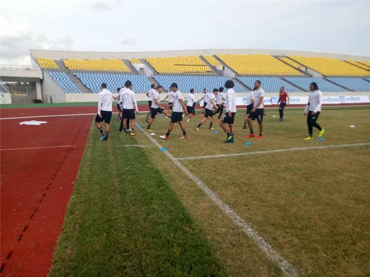 لاعبو المنتخب يشكون سوء أرضية ملعب مواجهة غانا