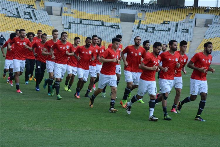 مدرب الأهلي السابق يفضل لاعب الزمالك على عاشور أمام أوغندا