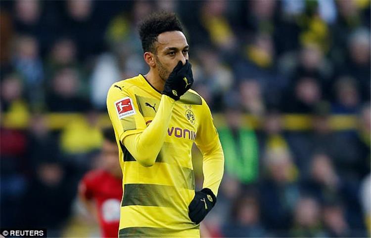 بوروسيا دورتموند متمسك بشروطه للموافقة على رحيل أوباميانج