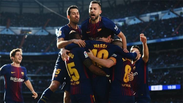 لاعب برشلونة يثير استياء زملائه في الفريق