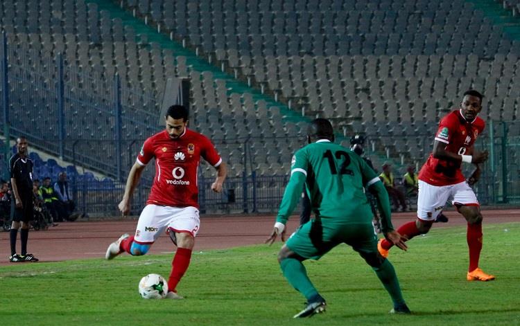 عبد الحفيظ وعدلي يسبقان الأهلي للجابون قبل مباراة مونانا