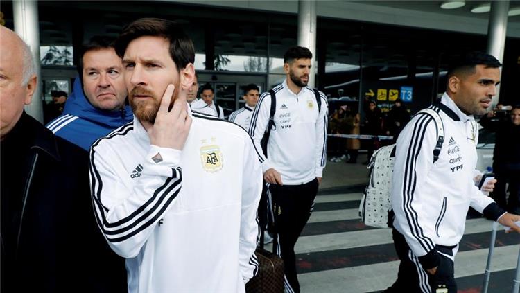 ميسي يثير القلق في الأرجنتين ويتجاهل الحديث عن ملعب ريال مدريد