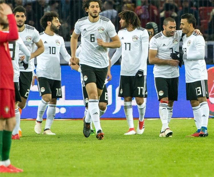 احتفال لاعبي منتخب مصر بهدف مباراة البرتغال