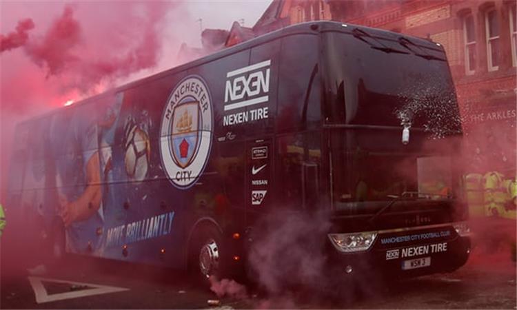 حافلة مانشستر سيتي بعد هجوم جماهير ليفريول
