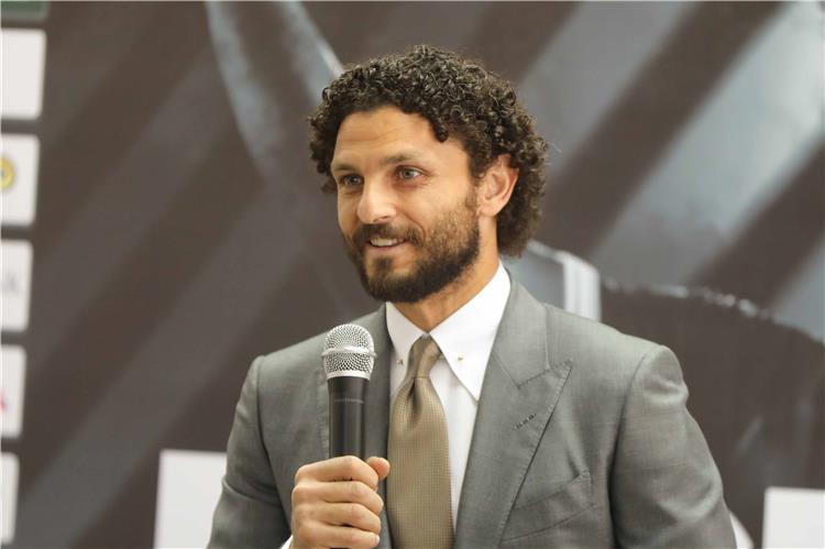 حسام غالي لاعب الأهلي في مؤتمر اعتزاله