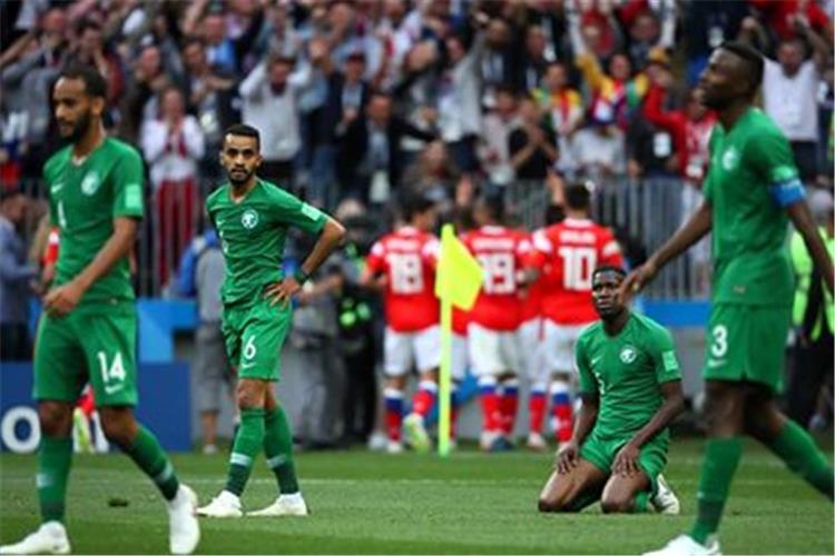 حسرة لاعبو السعودية خلال مواجهة روسيا