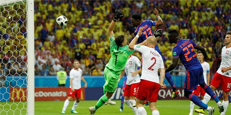 لحظة هدف ياري مينا مع كولومبيا في بولندا بكاس العالم