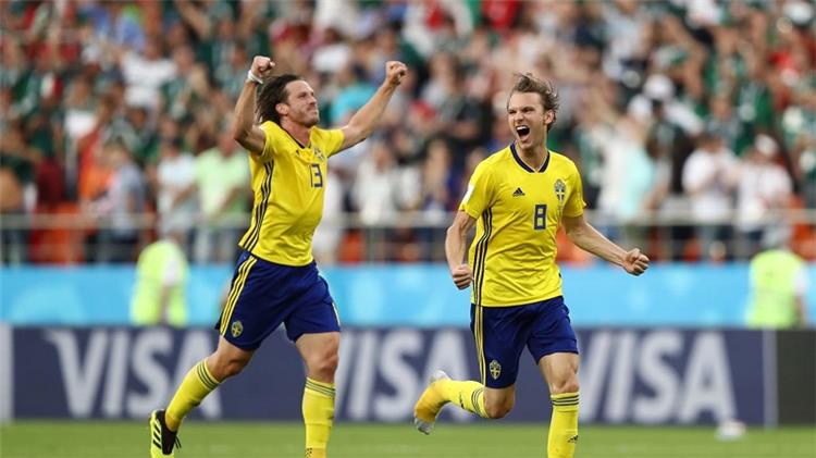 فرحة منتخب السويد بالفوز على المكسيك في كأس العالم