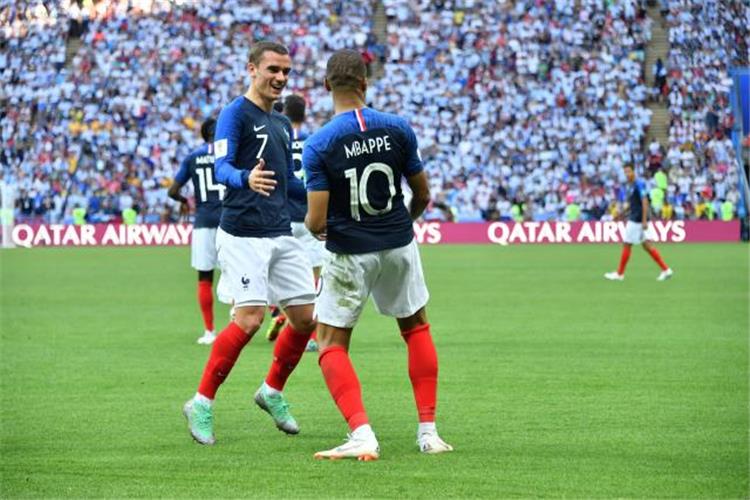 جريزمان ومبابي في مباراة فرنسا والارجنتين