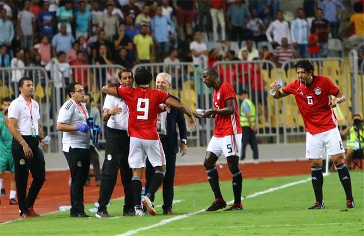 اجيري ومروان محسن في مباراة مصر والنيجر