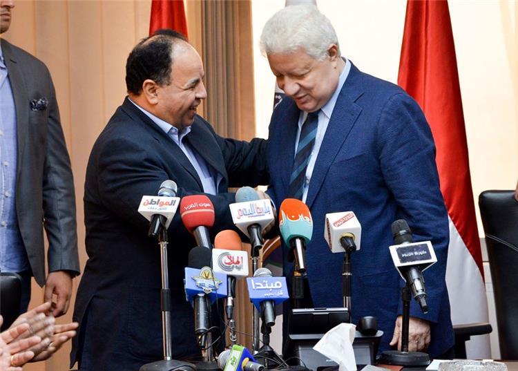 وزير المالية برفقة مرتضى منصور خلال المؤتمر الصحفي